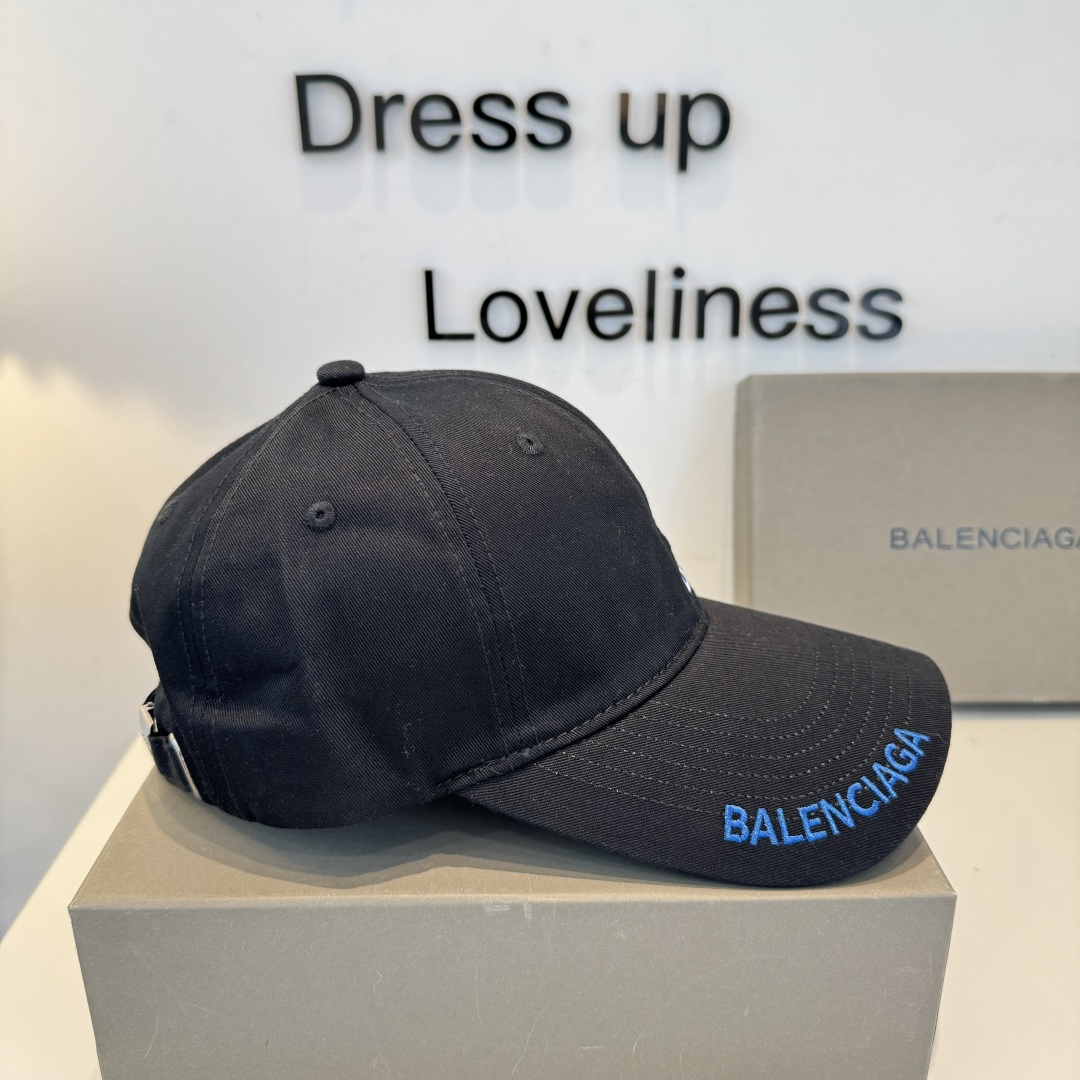 BALENCIAGA巴黎世家新款logo棒球帽，很酷的色系，男女佩戴都有不同style，第一批抢先出货！