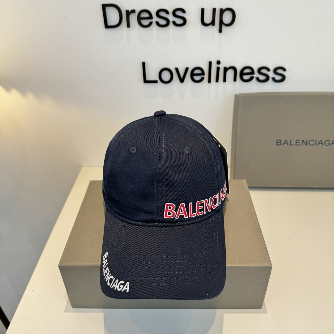 BALENCIAGA巴黎世家新款logo棒球帽，很酷的色系，男女佩戴都有不同style，第一批抢先出货！