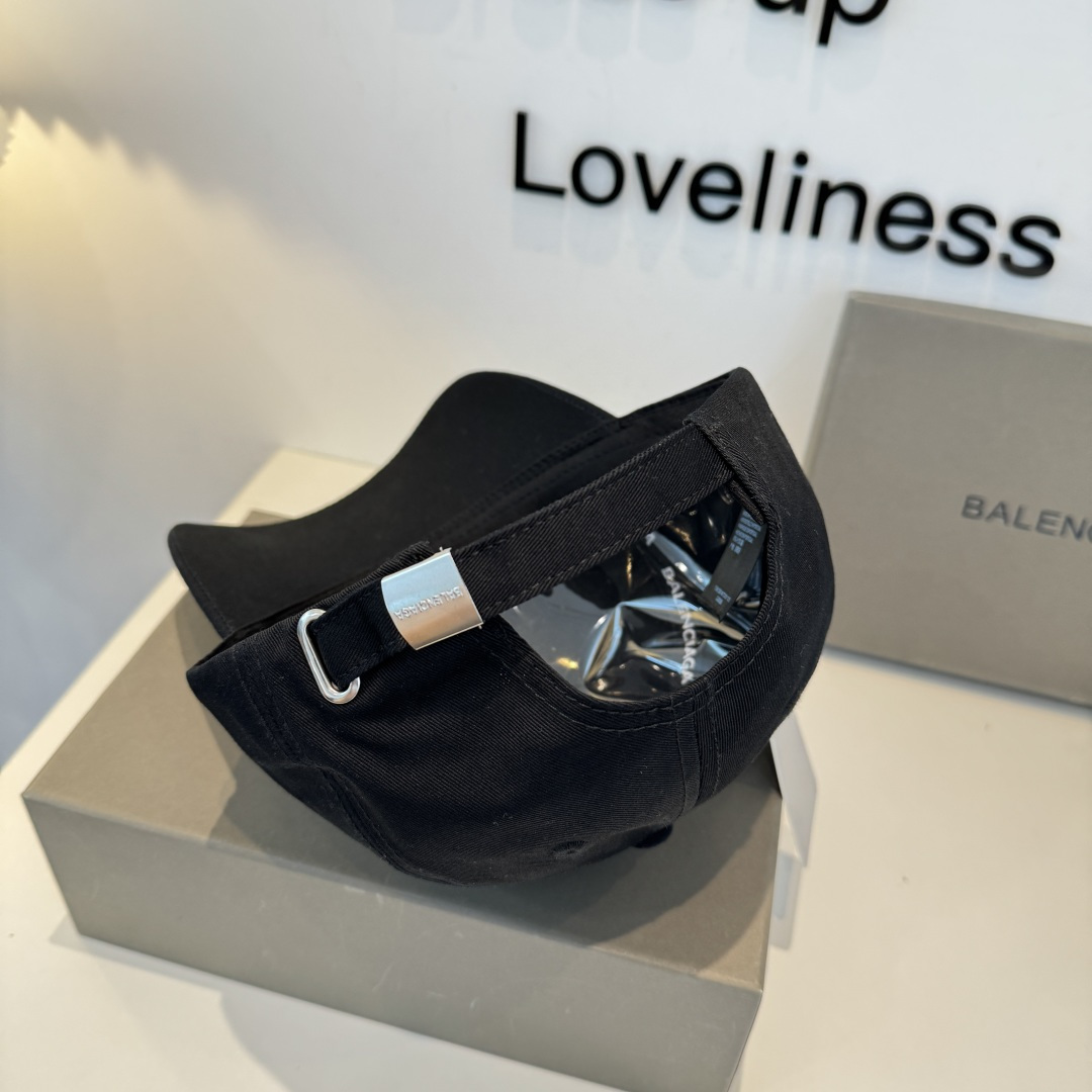 BALENCIAGA巴黎世家新款logo棒球帽，很酷的色系，男女佩戴都有不同style，第一批抢先出货！