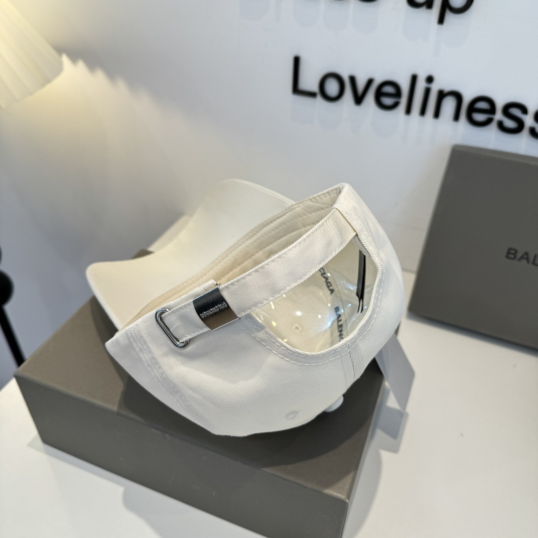 BALENCIAGA巴黎世家新款logo棒球帽，很酷的色系，男女佩戴都有不同style，第一批抢先出货！