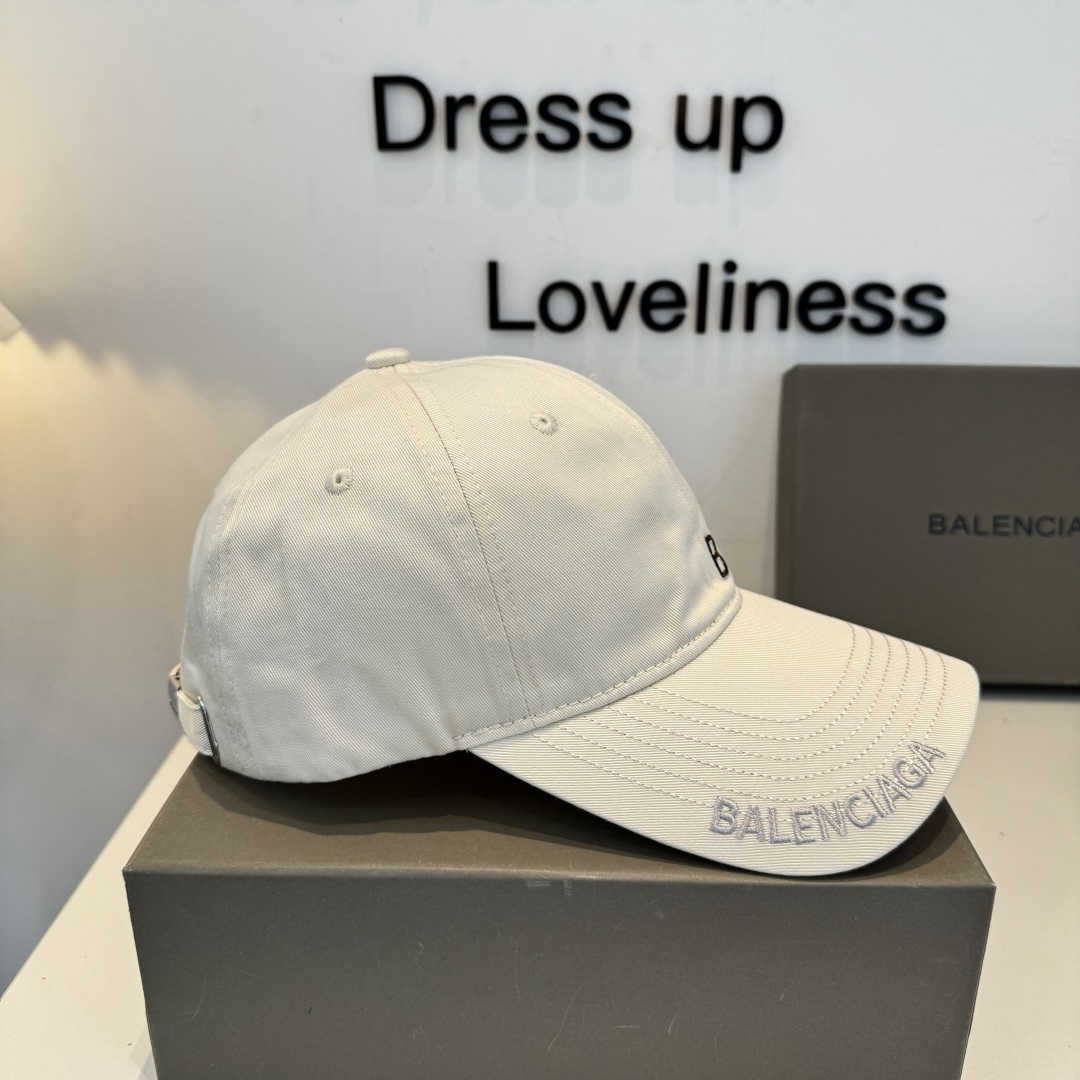 BALENCIAGA巴黎世家新款logo棒球帽，很酷的色系，男女佩戴都有不同style，第一批抢先出货！