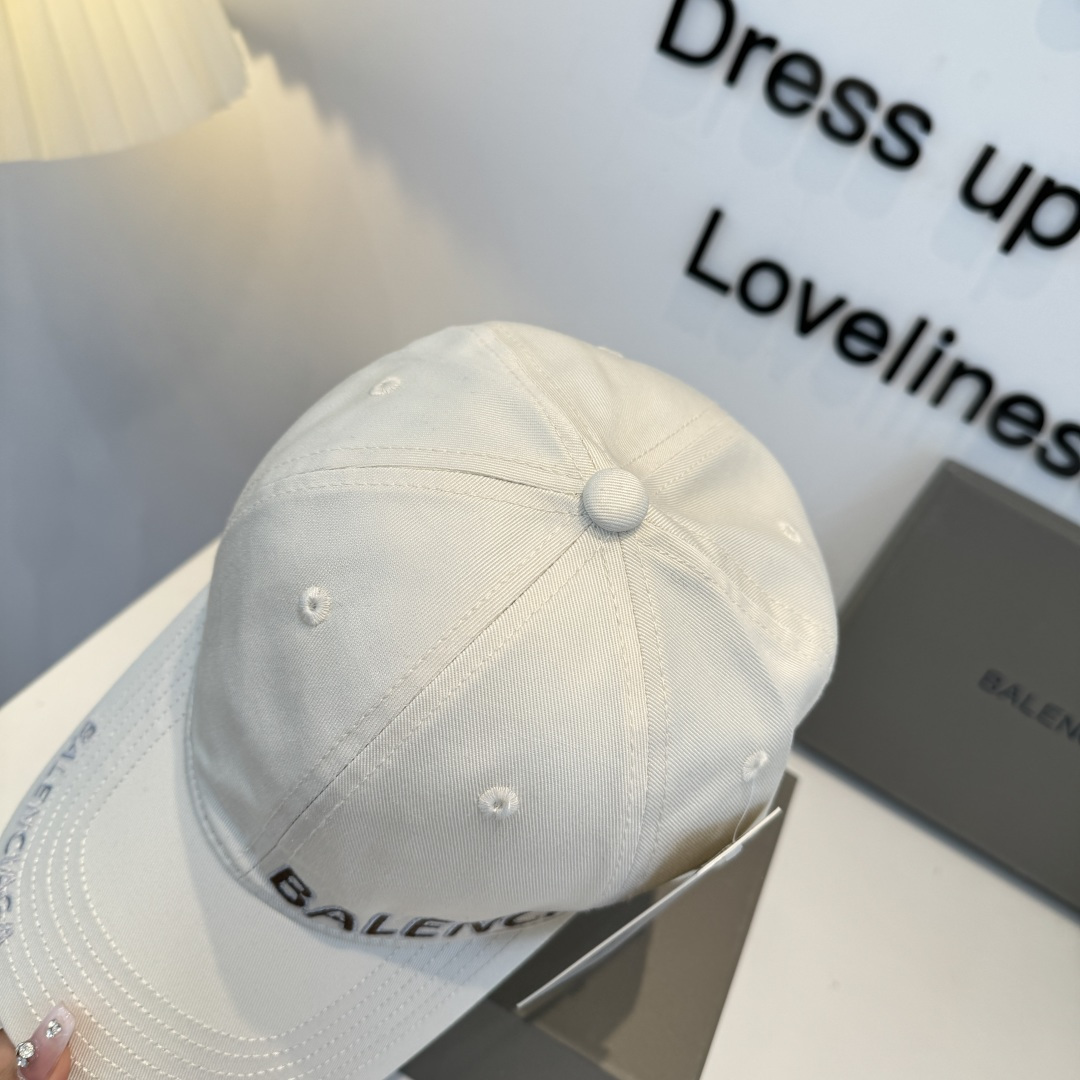 BALENCIAGA巴黎世家新款logo棒球帽，很酷的色系，男女佩戴都有不同style，第一批抢先出货！