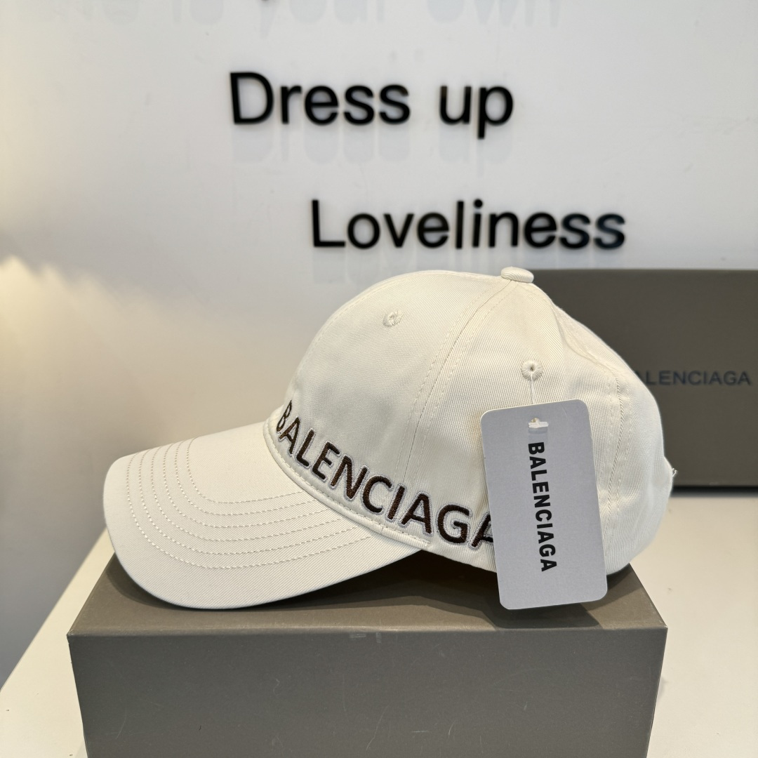 BALENCIAGA巴黎世家新款logo棒球帽，很酷的色系，男女佩戴都有不同style，第一批抢先出货！