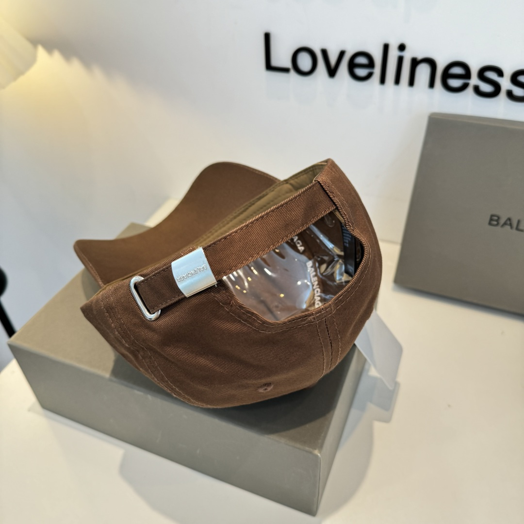 BALENCIAGA巴黎世家新款logo棒球帽，很酷的色系，男女佩戴都有不同style，第一批抢先出货！