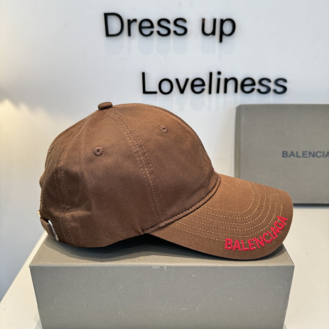 BALENCIAGA巴黎世家新款logo棒球帽，很酷的色系，男女佩戴都有不同style，第一批抢先出货！