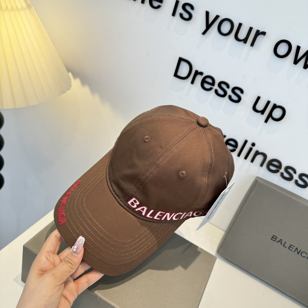 BALENCIAGA巴黎世家新款logo棒球帽，很酷的色系，男女佩戴都有不同style，第一批抢先出货！