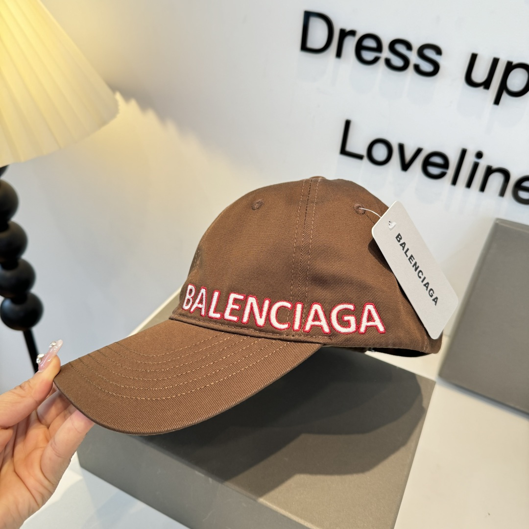 BALENCIAGA巴黎世家新款logo棒球帽，很酷的色系，男女佩戴都有不同style，第一批抢先出货！