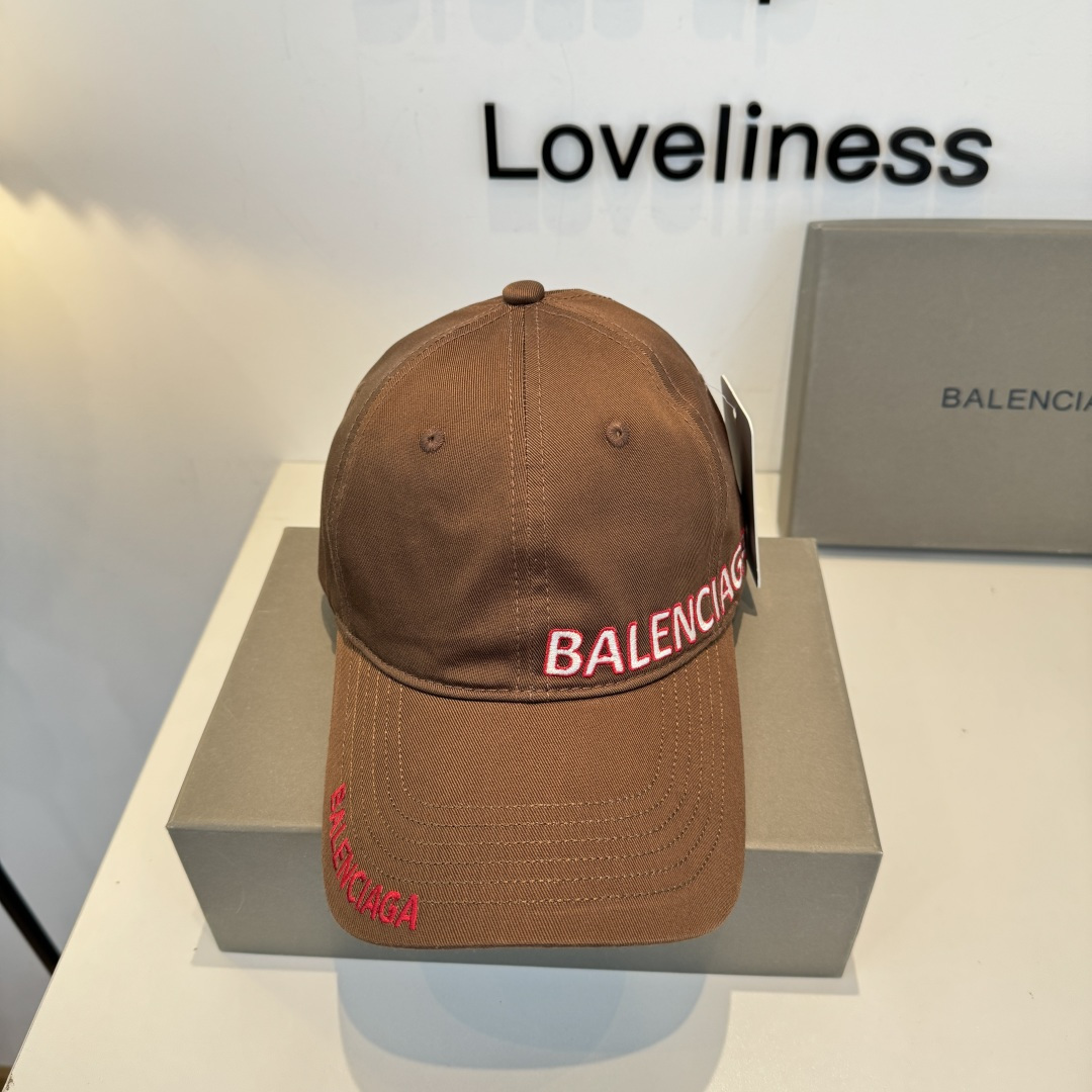 BALENCIAGA巴黎世家新款logo棒球帽，很酷的色系，男女佩戴都有不同style，第一批抢先出货！