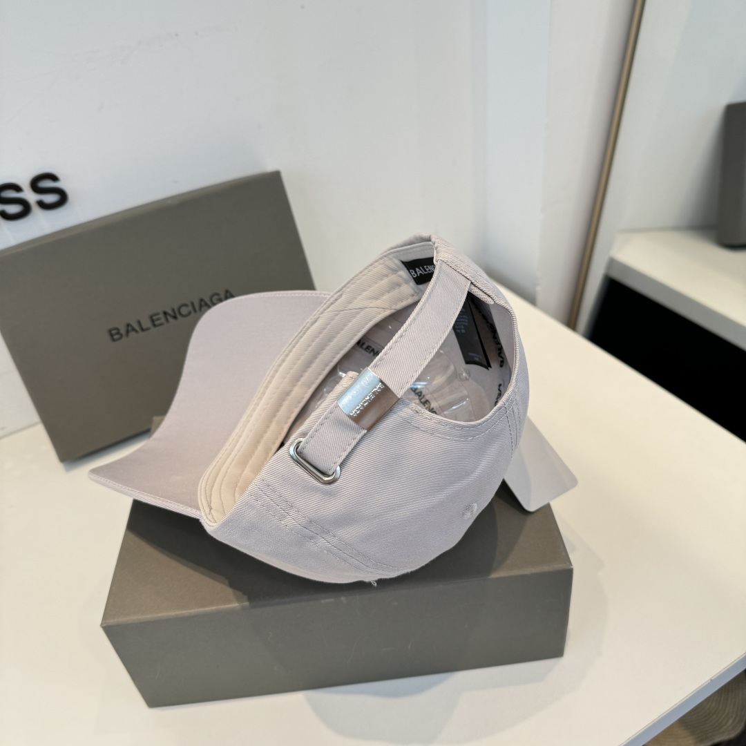 BALENCIAGA巴黎世家新款logo棒球帽，很酷的色系，男女佩戴都有不同style，第一批抢先出货！