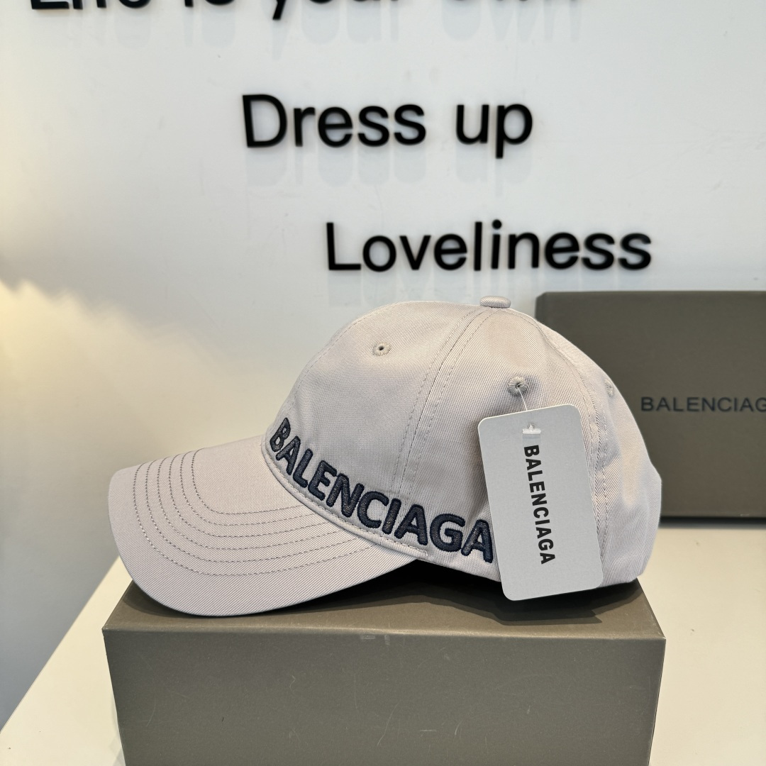 BALENCIAGA巴黎世家新款logo棒球帽，很酷的色系，男女佩戴都有不同style，第一批抢先出货！