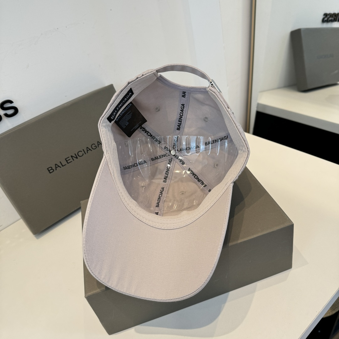 BALENCIAGA巴黎世家新款logo棒球帽，很酷的色系，男女佩戴都有不同style，第一批抢先出货！