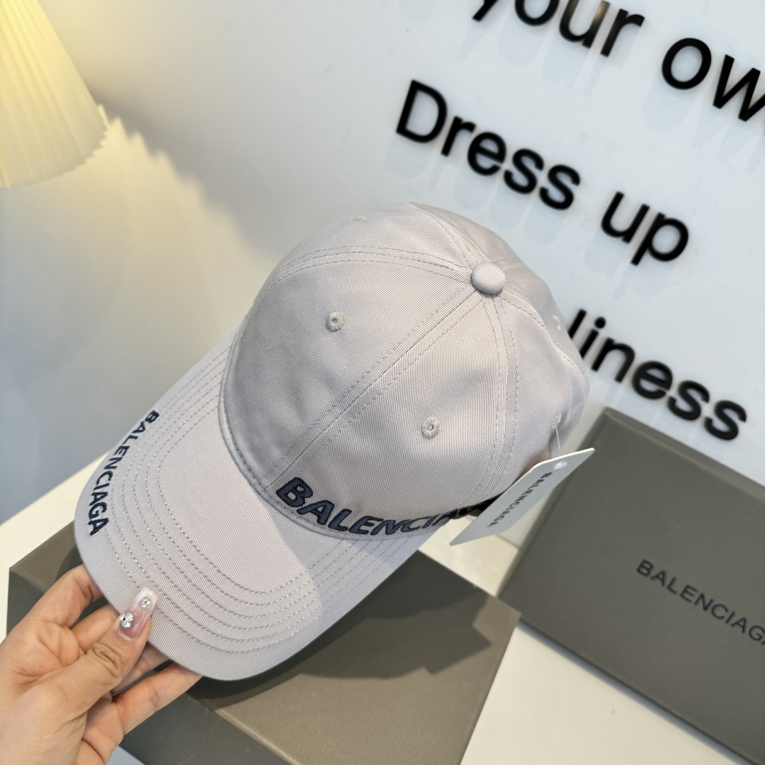 BALENCIAGA巴黎世家新款logo棒球帽，很酷的色系，男女佩戴都有不同style，第一批抢先出货！