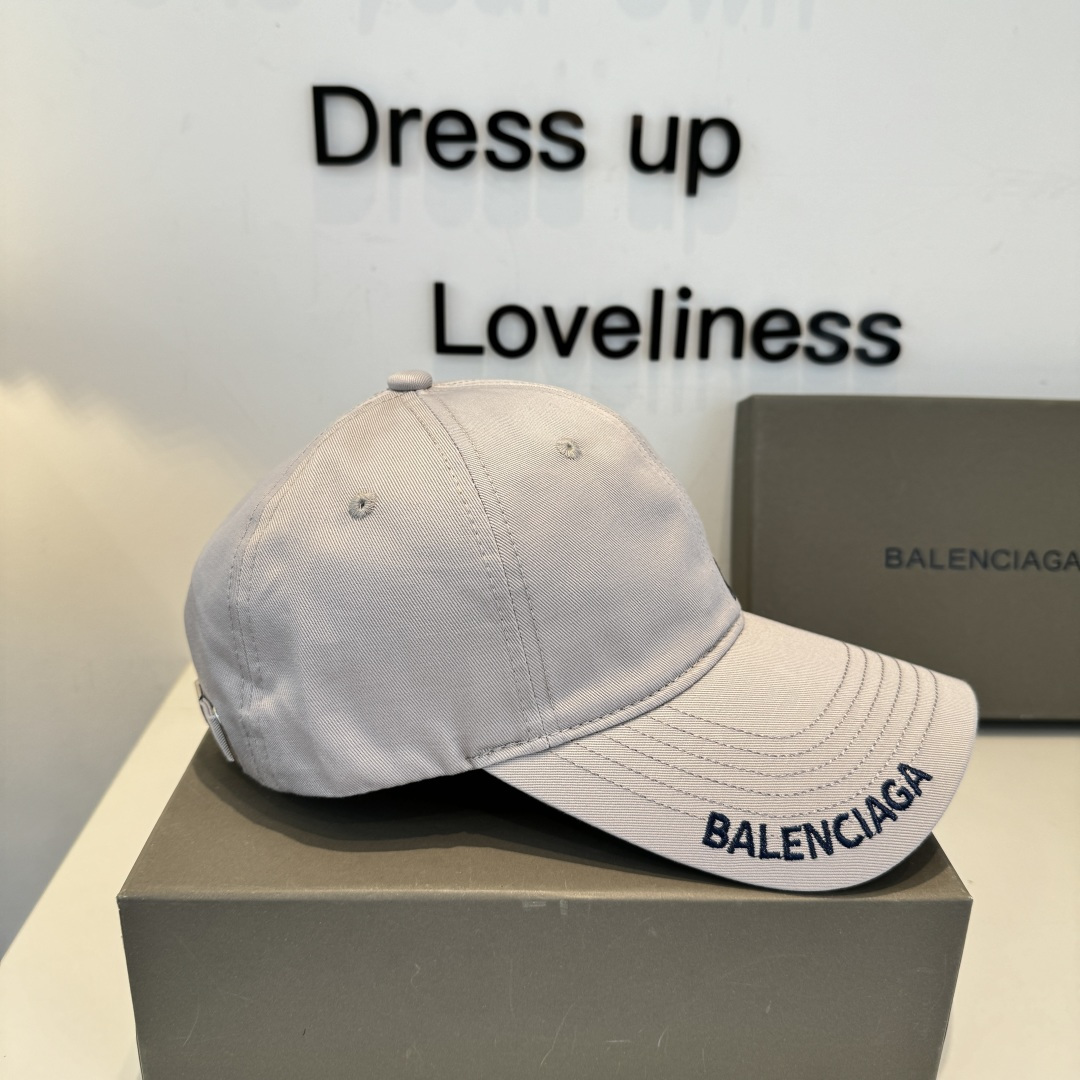 BALENCIAGA巴黎世家新款logo棒球帽，很酷的色系，男女佩戴都有不同style，第一批抢先出货！