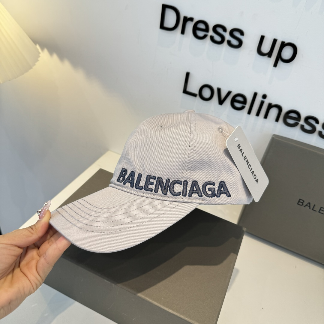 BALENCIAGA巴黎世家新款logo棒球帽，很酷的色系，男女佩戴都有不同style，第一批抢先出货！