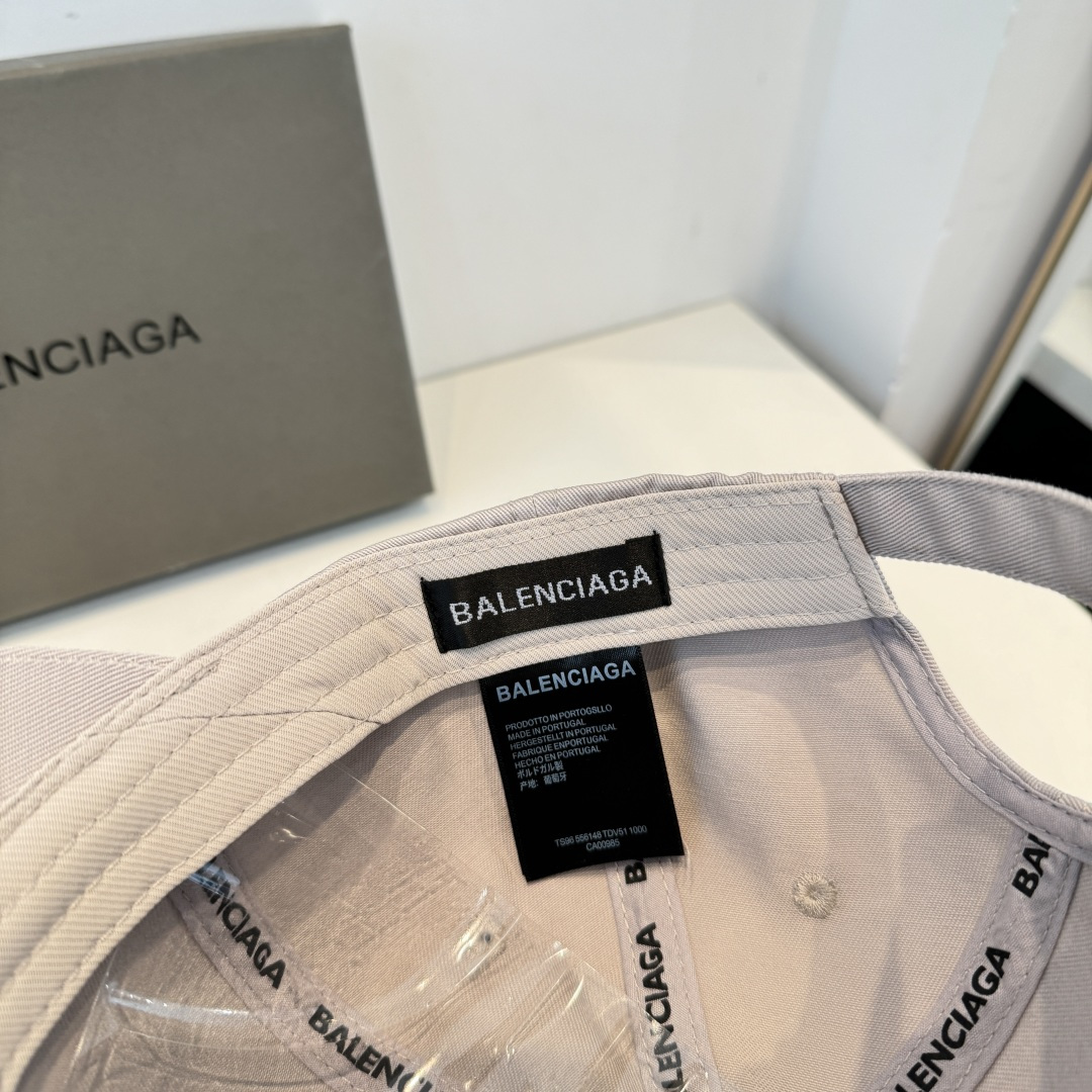 BALENCIAGA巴黎世家新款logo棒球帽，很酷的色系，男女佩戴都有不同style，第一批抢先出货！