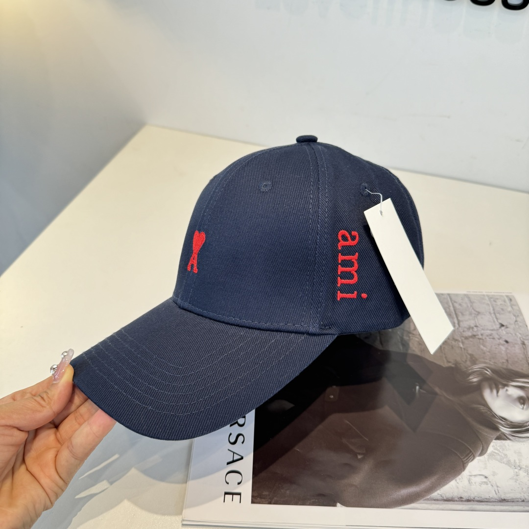 潮牌新款原版原标设计，质感超好，外部线条定位标准，做工精细，简约大气低价走量！