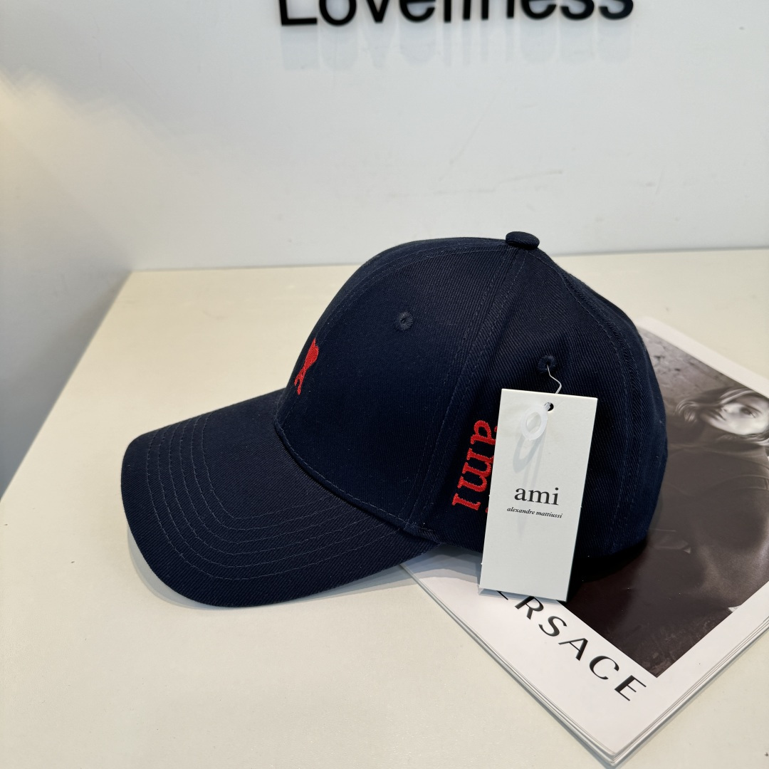 潮牌新款原版原标设计，质感超好，外部线条定位标准，做工精细，简约大气低价走量！