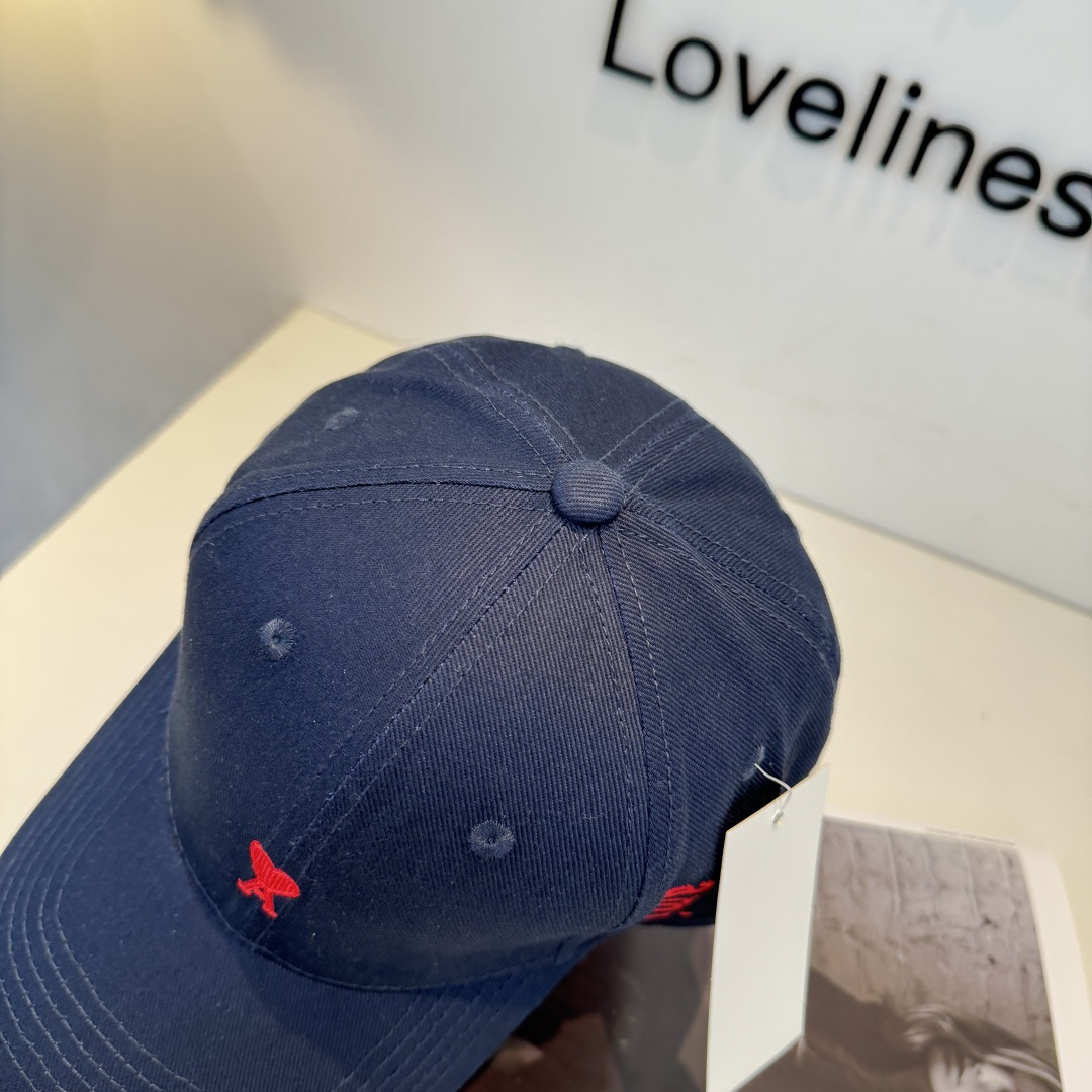 潮牌新款原版原标设计，质感超好，外部线条定位标准，做工精细，简约大气低价走量！