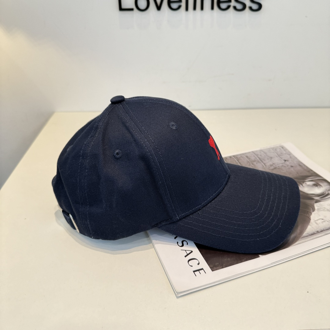 潮牌新款原版原标设计，质感超好，外部线条定位标准，做工精细，简约大气低价走量！