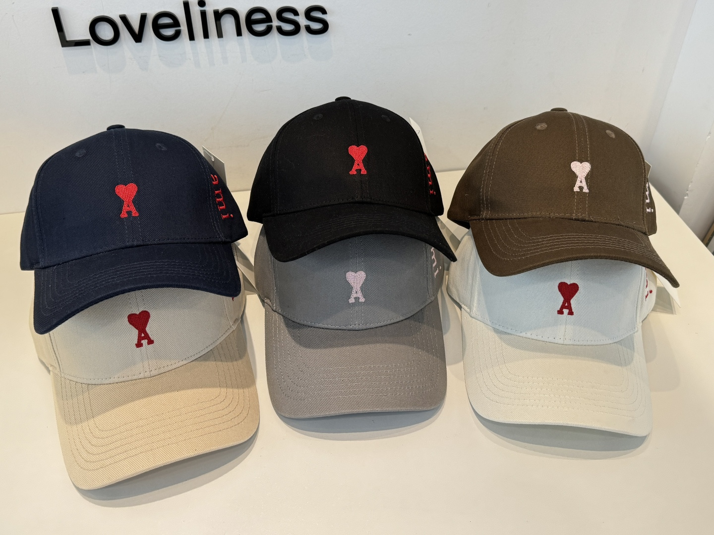 潮牌新款原版原标设计，质感超好，外部线条定位标准，做工精细，简约大气低价走量！