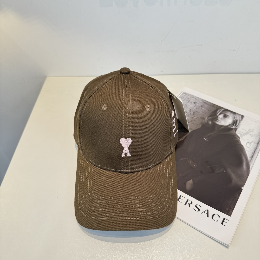 潮牌新款原版原标设计，质感超好，外部线条定位标准，做工精细，简约大气低价走量！