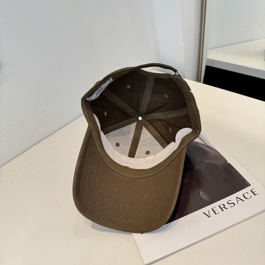 潮牌新款原版原标设计，质感超好，外部线条定位标准，做工精细，简约大气低价走量！