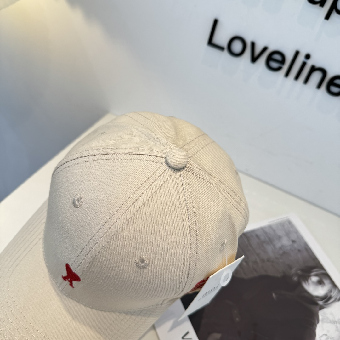 潮牌新款原版原标设计，质感超好，外部线条定位标准，做工精细，简约大气低价走量！