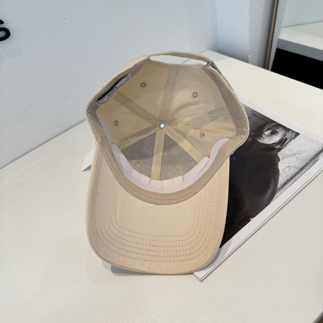 潮牌新款原版原标设计，质感超好，外部线条定位标准，做工精细，简约大气低价走量！