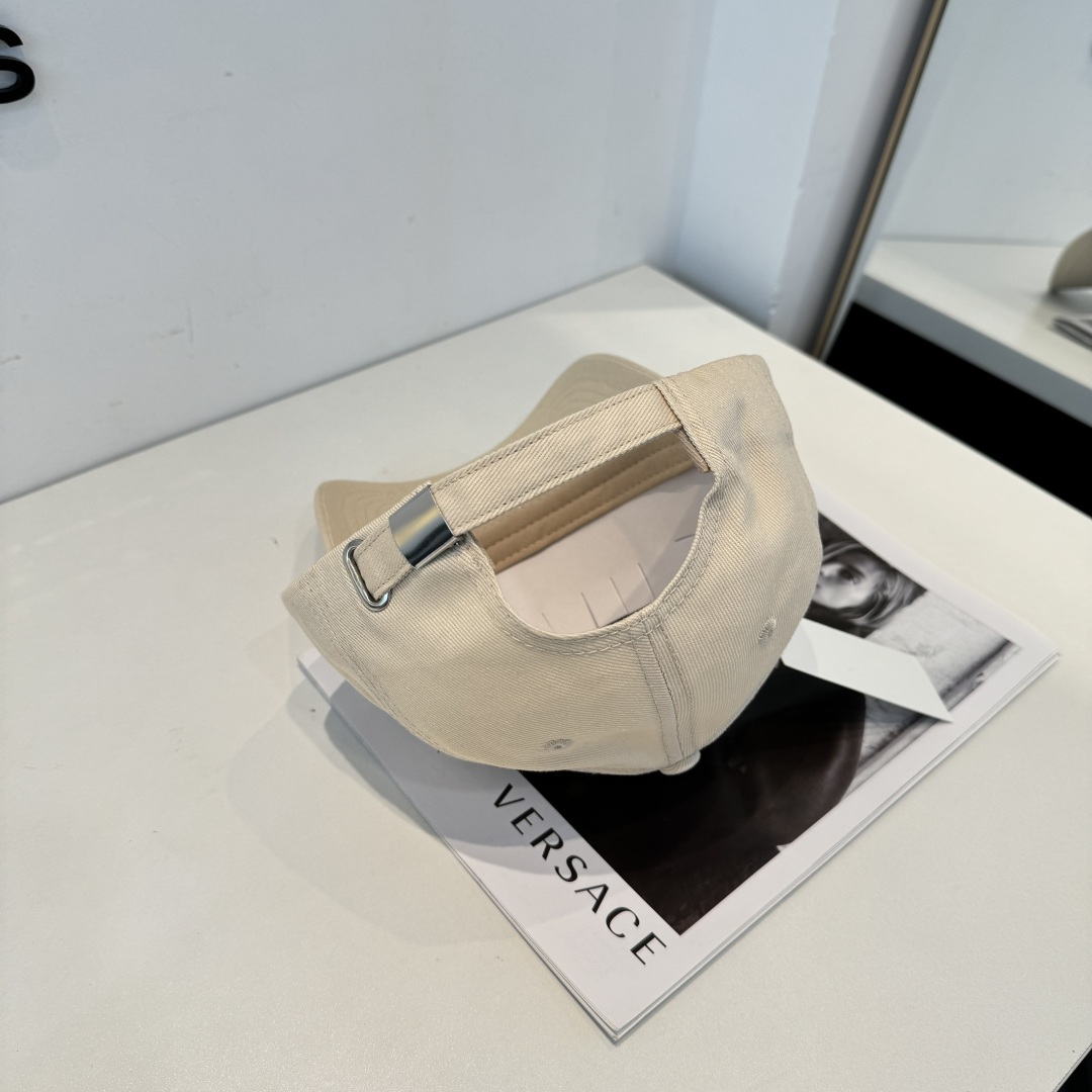 潮牌新款原版原标设计，质感超好，外部线条定位标准，做工精细，简约大气低价走量！