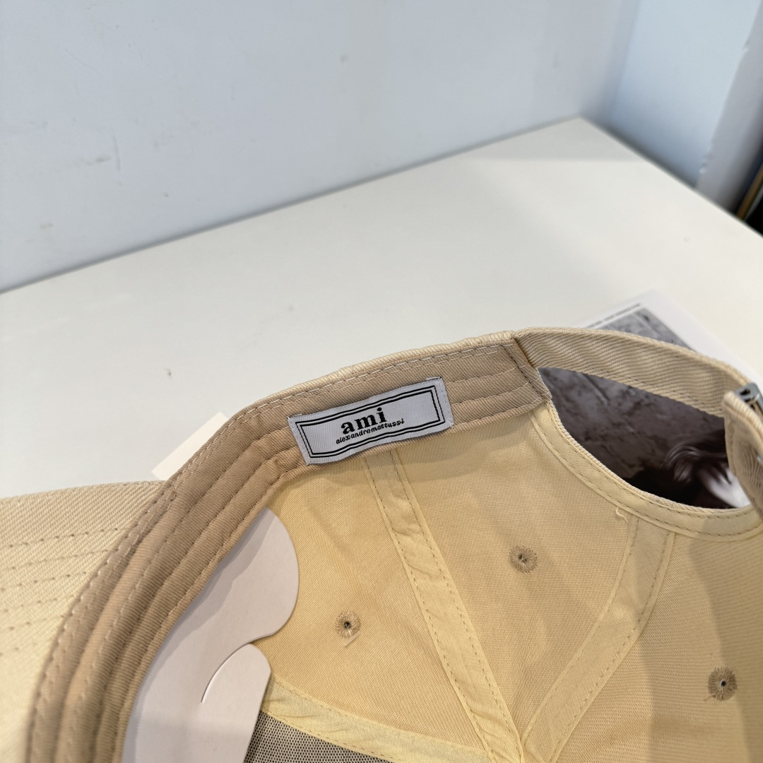 潮牌新款原版原标设计，质感超好，外部线条定位标准，做工精细，简约大气低价走量！