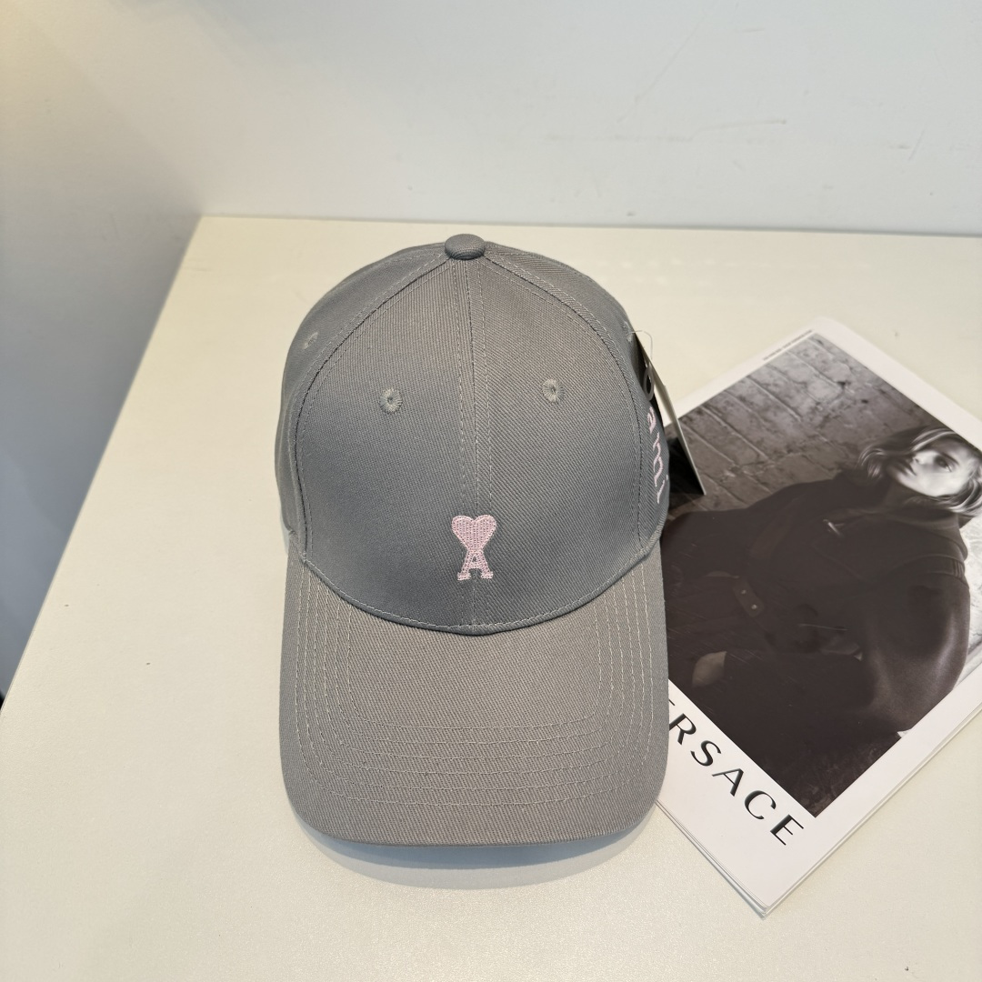 潮牌新款原版原标设计，质感超好，外部线条定位标准，做工精细，简约大气低价走量！