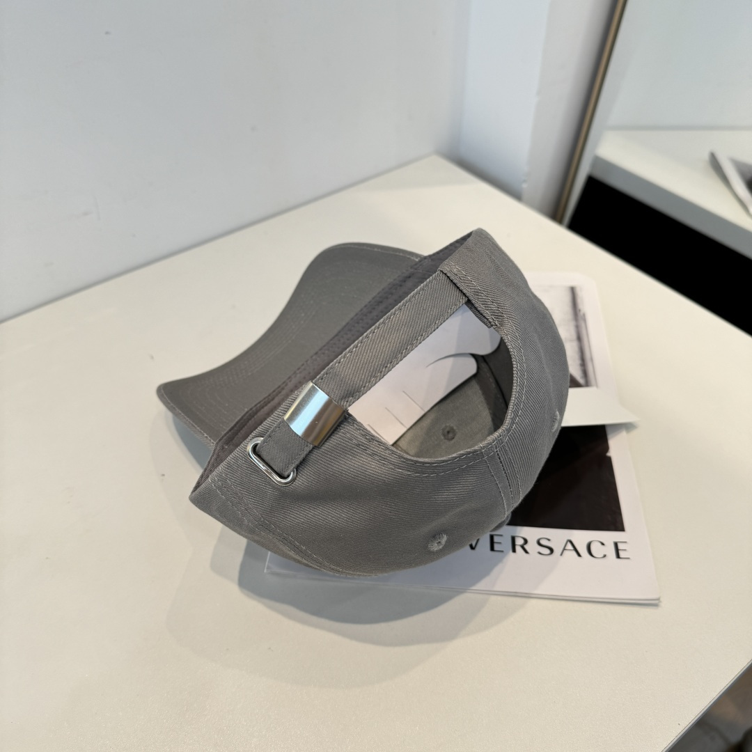 潮牌新款原版原标设计，质感超好，外部线条定位标准，做工精细，简约大气低价走量！