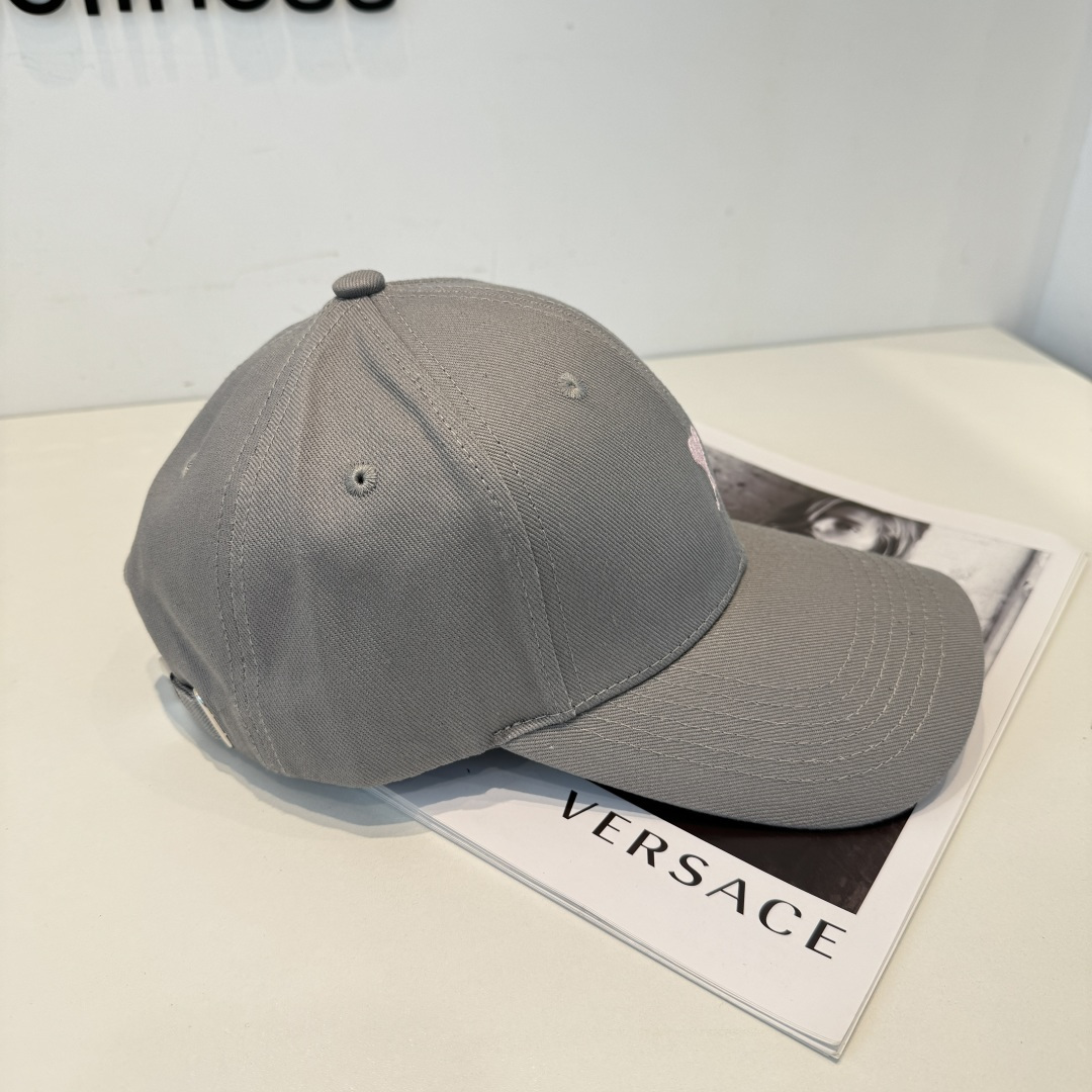 潮牌新款原版原标设计，质感超好，外部线条定位标准，做工精细，简约大气低价走量！