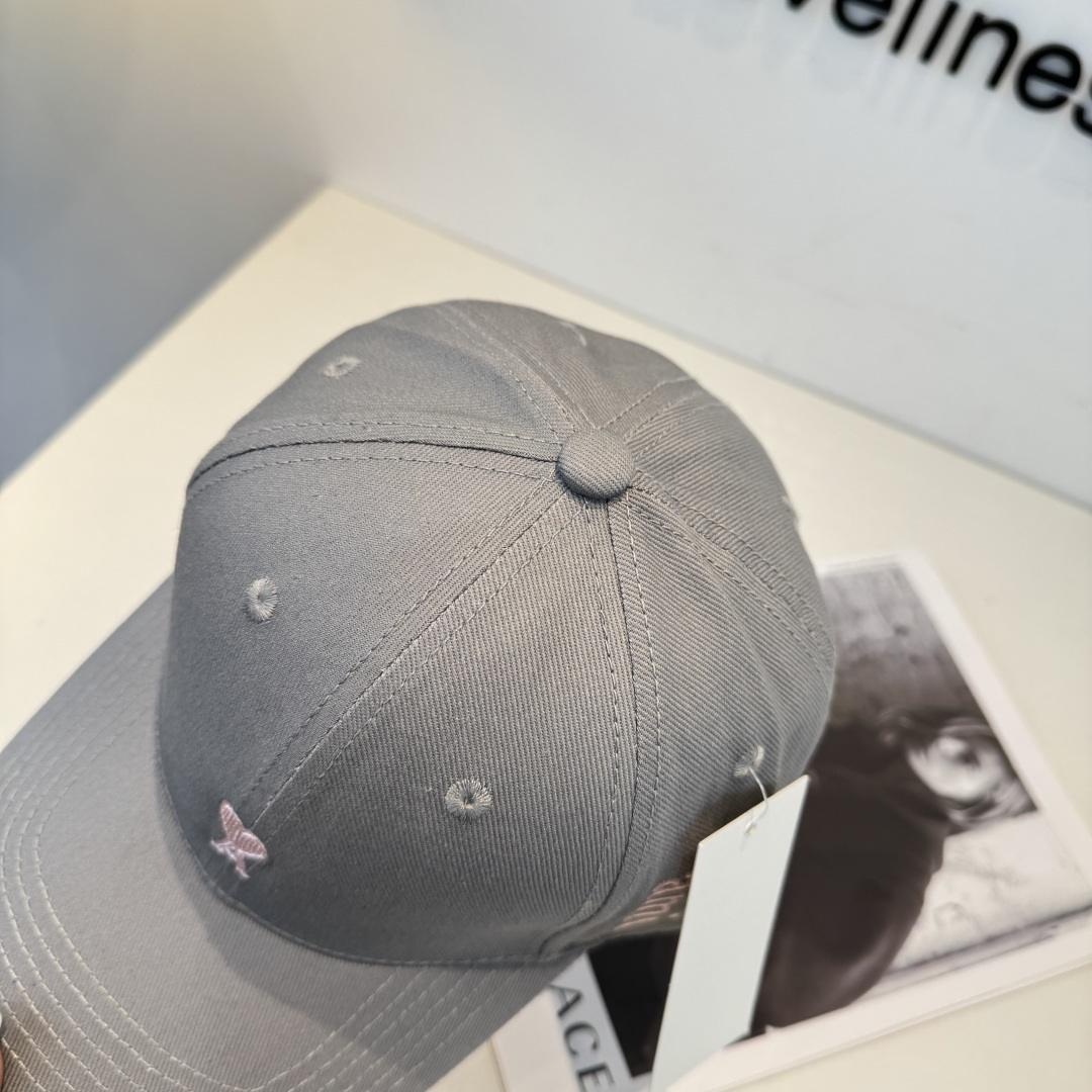 潮牌新款原版原标设计，质感超好，外部线条定位标准，做工精细，简约大气低价走量！