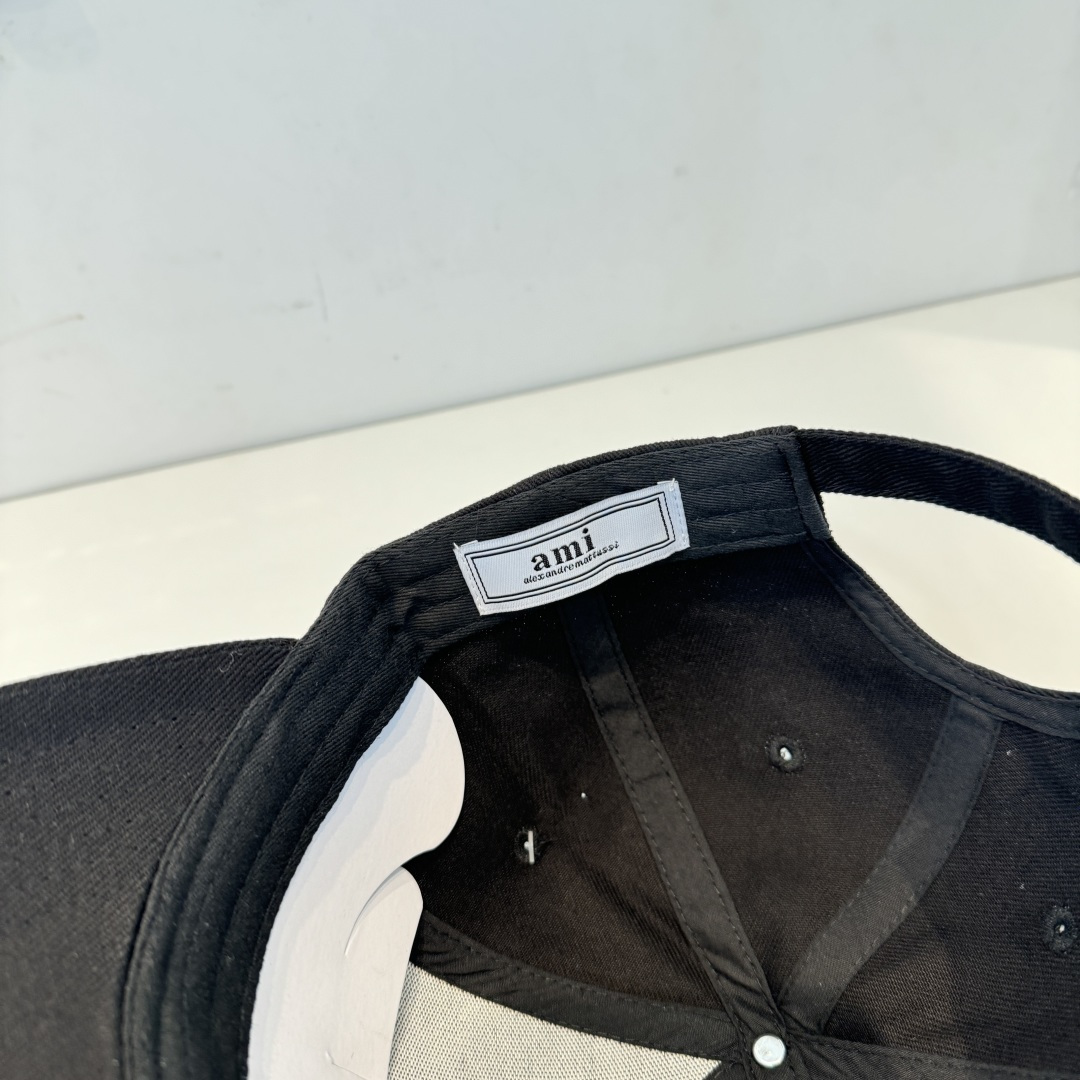 潮牌新款原版原标设计，质感超好，外部线条定位标准，做工精细，简约大气低价走量！