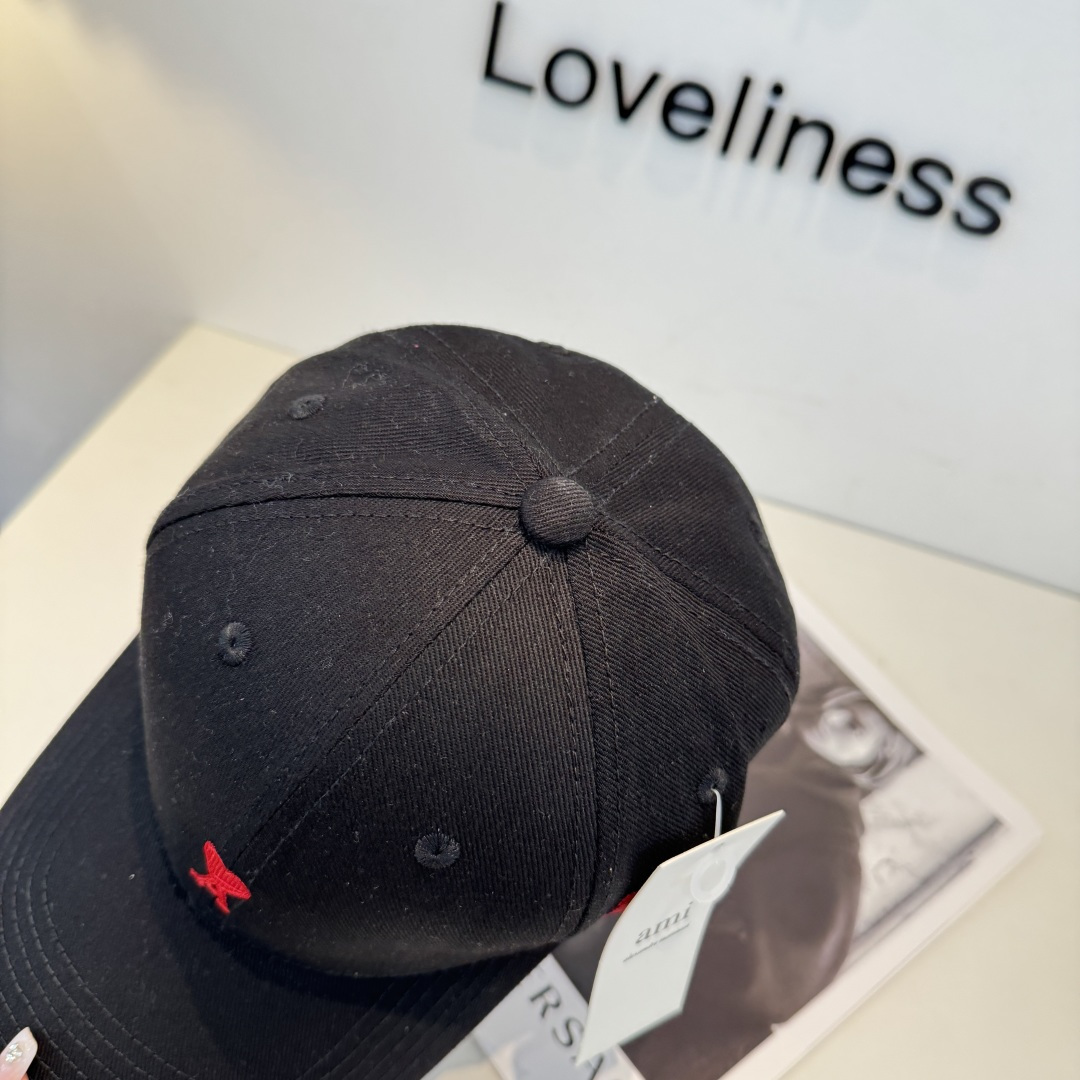 潮牌新款原版原标设计，质感超好，外部线条定位标准，做工精细，简约大气低价走量！