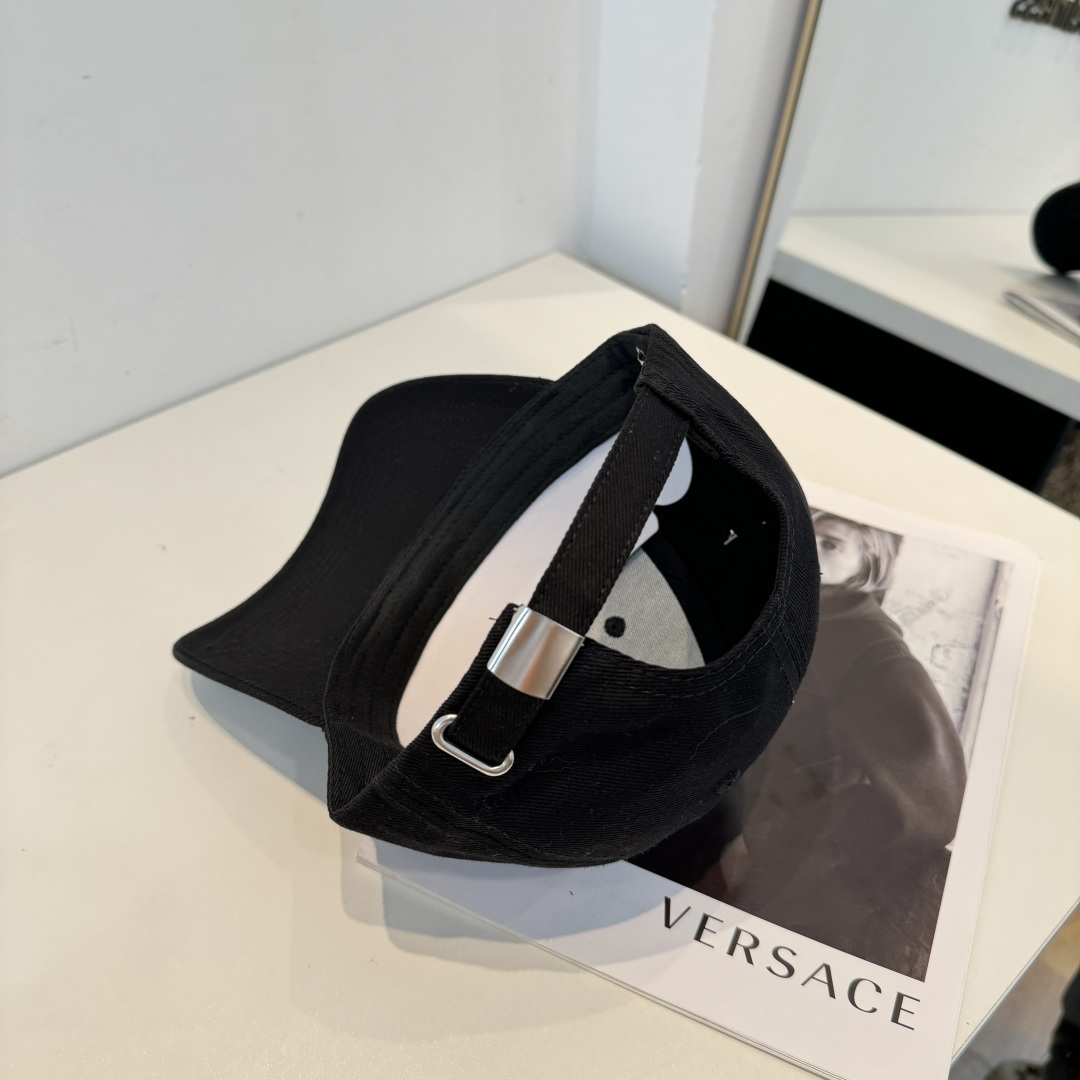 潮牌新款原版原标设计，质感超好，外部线条定位标准，做工精细，简约大气低价走量！