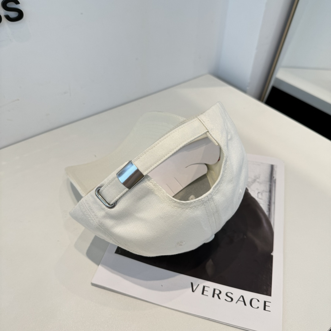 潮牌新款原版原标设计，质感超好，外部线条定位标准，做工精细，简约大气低价走量！