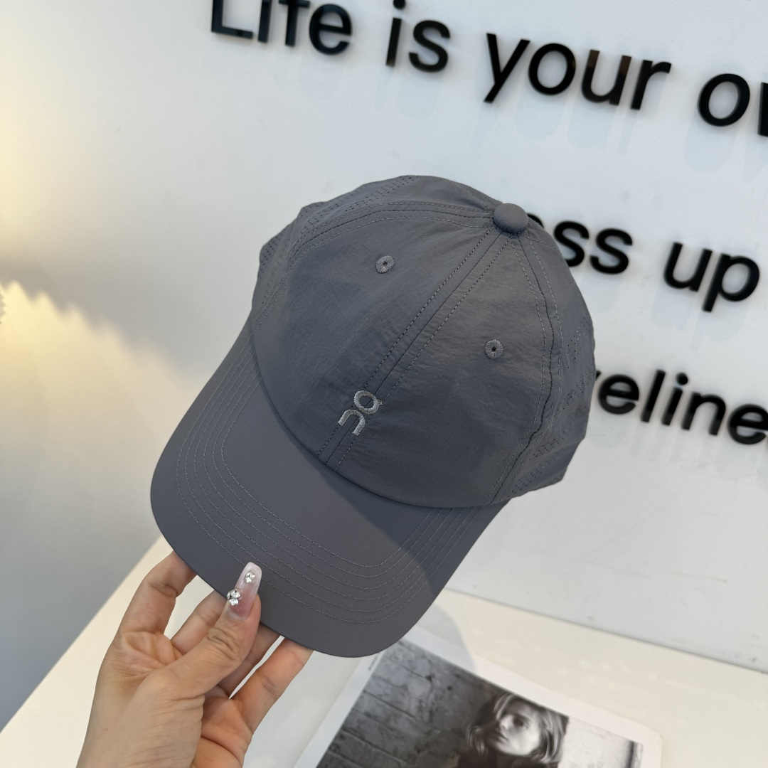 潮牌.新款棒球帽，质感超好，外部线条定位标准，做工精细，简约大气低价走量！