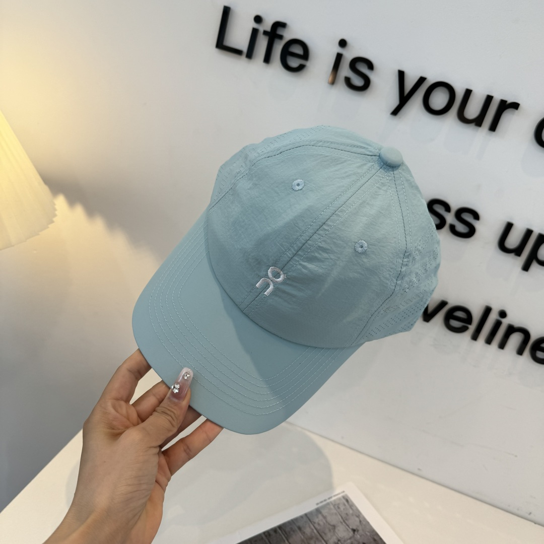 潮牌.新款棒球帽，质感超好，外部线条定位标准，做工精细，简约大气低价走量！