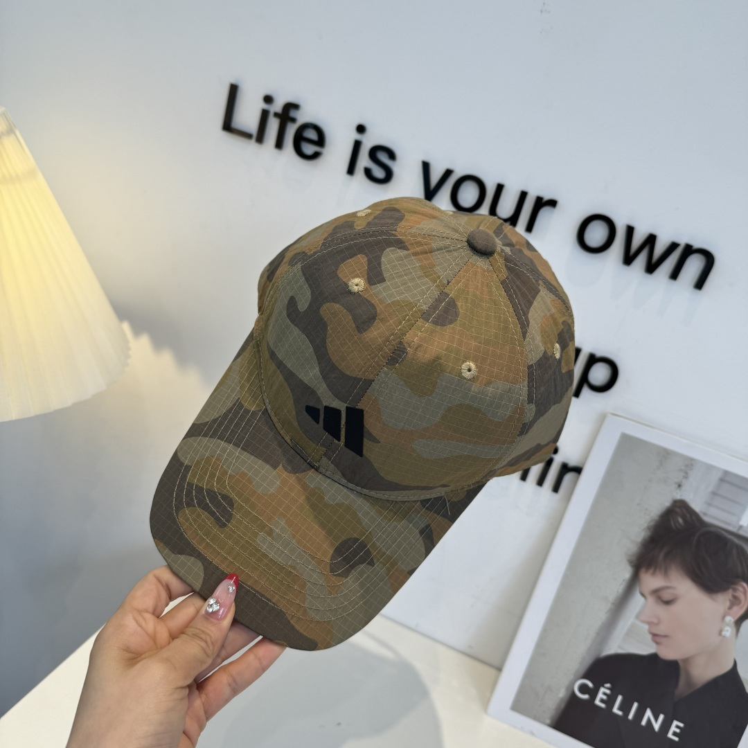 adidas（阿迪达斯）新款棒球帽，款式经典，时尚高级！💗大牌出街，潮人必备