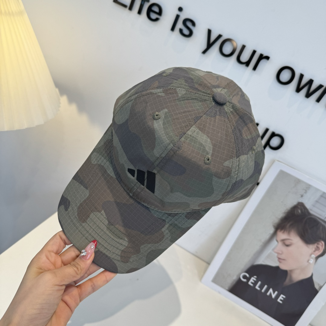adidas（阿迪达斯）新款棒球帽，款式经典，时尚高级！💗大牌出街，潮人必备