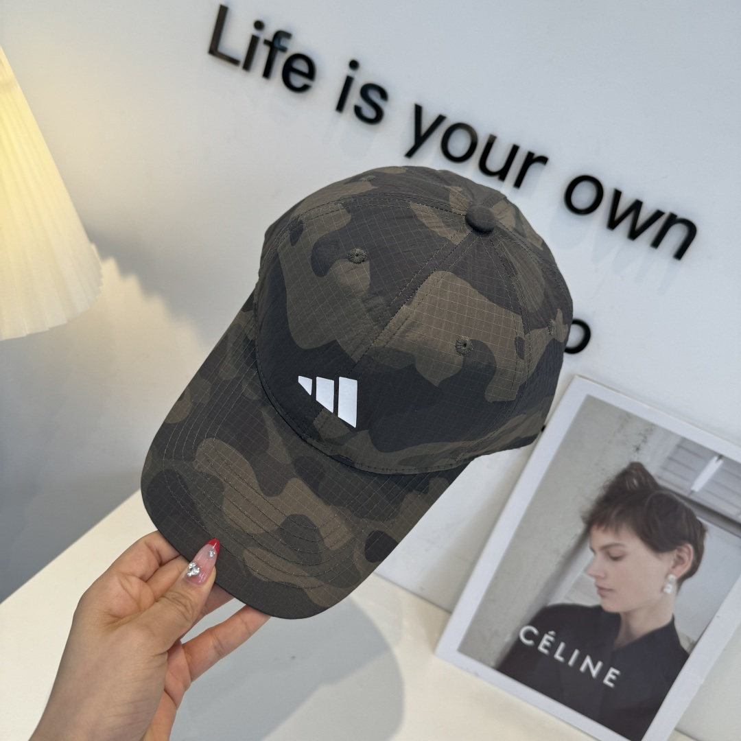 adidas（阿迪达斯）新款棒球帽，款式经典，时尚高级！💗大牌出街，潮人必备
