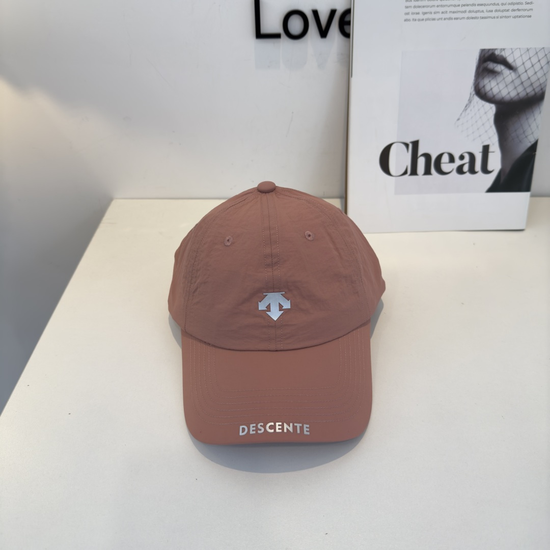 NO:824111,Trendy brand. New baseball cap, with super good texture, standard external line positioning, fine workmanship, simple and elegant, low price and high volume!  hats straw hat bucket hat baseball cap, hat, espadrilles, hats19860909潮牌.新款棒球帽,质感超好,外部线条定位标准,做工精细,简约大气低价走量！ 帽子草帽渔夫帽棒球帽,帽子,espadrilles,hats,hat