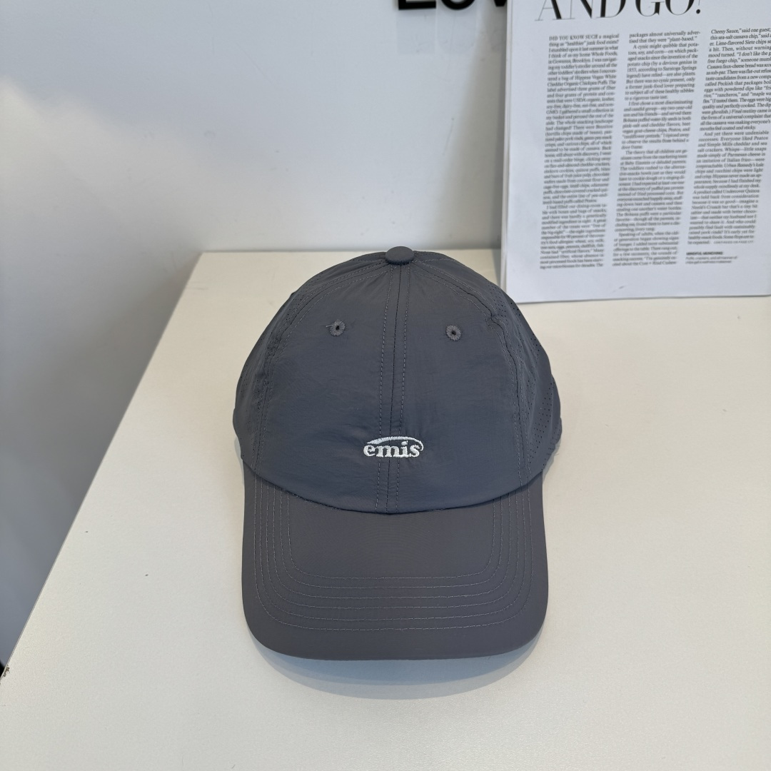 NO:824081,Korean trendy brand emis' new baseball cap, emis's hats are really magical. They all look good, and they don't care about the face shape at all. Everyone wants to buy it. They are very white. Hats, straw hats, fisherman hats, baseball caps, hats, espadrilles, hats19860909韩国潮牌emis 新款棒球帽,emis的帽子真的有种魔力 就是每一个都好看,完全不挑脸型的 每个都想买 很显白.帽子草帽渔夫帽棒球帽,帽子,espadrilles,hats,hat