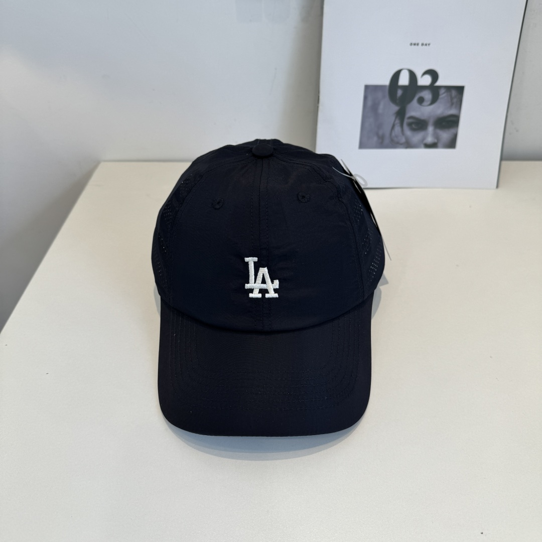 NO:824091,Trendy brand new baseball caps, Emis hats are really magical. They all look good. They don’t care about the face shape at all. Everyone wants to buy them. They are very white. Hats, straw hats, bucket hats, baseball caps, hats, espadrilles, hats19860909潮牌 新款棒球帽,emis的帽子真的有种魔力 就是每一个都好看,完全不挑脸型的 每个都想买 很显白.帽子草帽渔夫帽棒球帽,帽子,espadrilles,hats,hat