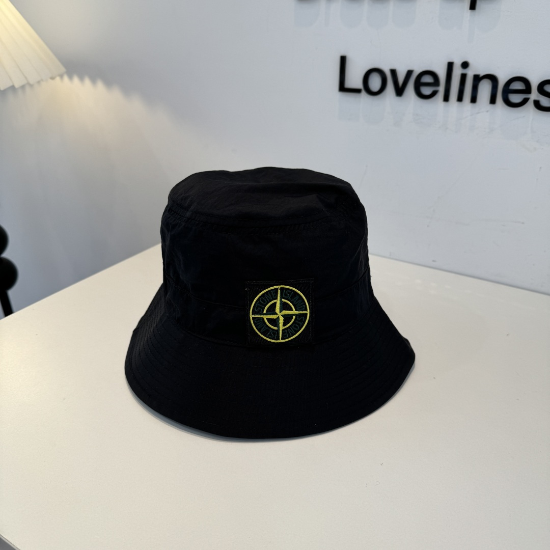 Черная кепка Stone Island