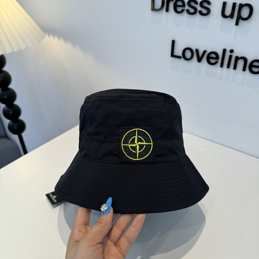 Черная кепка Stone Island
