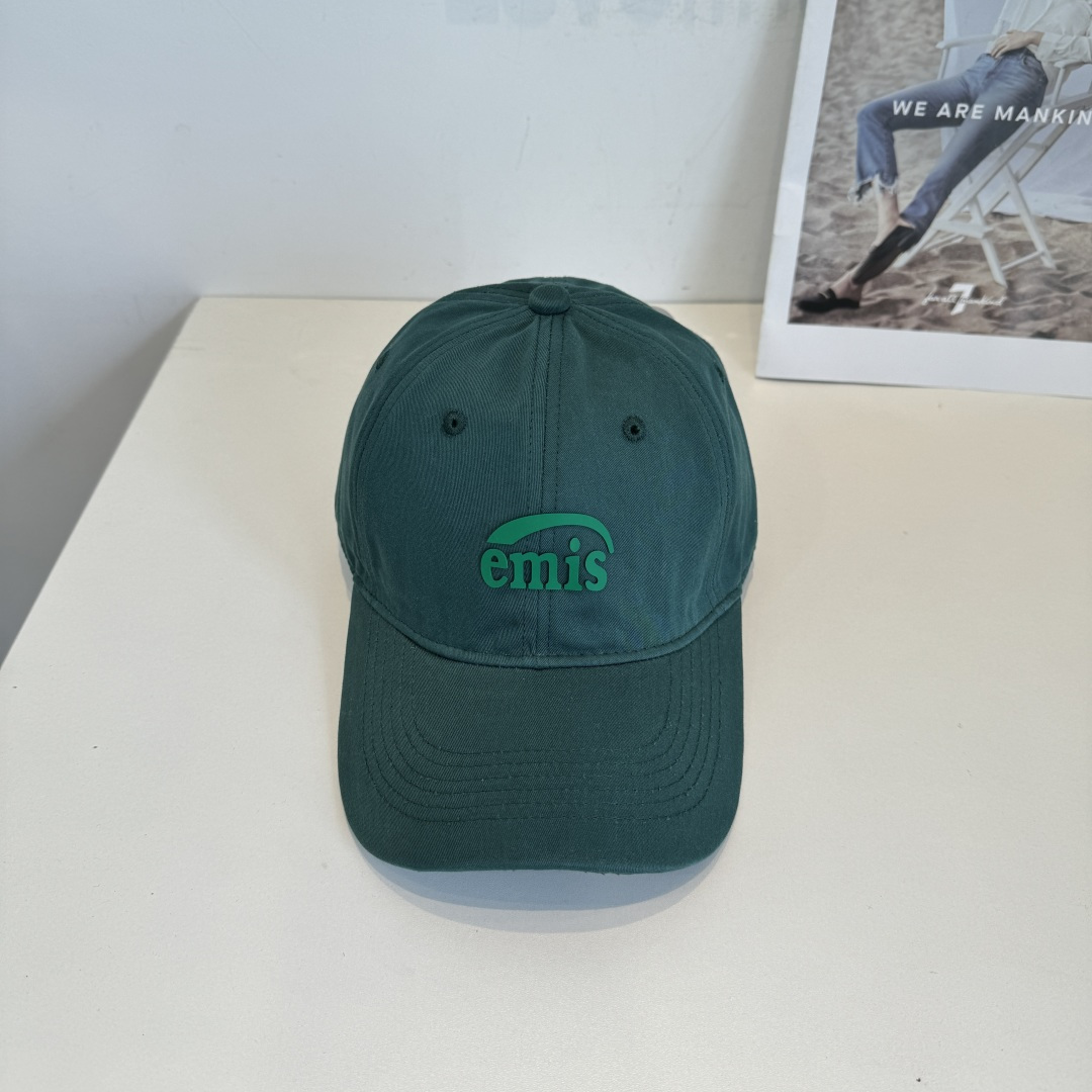 NO:824883,The trendy brand's new Emis baseball caps are really magical. They all look good, and they don't care about the face shape at all. Everyone wants to buy them. They are very white. Hats, straw hats, bucket hats, baseball caps, hats, espadrilles, hats19860909潮牌 新款emis棒球帽 的帽子真的有种魔力 就是每一个都好看,完全不挑脸型的 每个都想买 很显白.帽子草帽渔夫帽棒球帽,帽子,espadrilles,hats,hat