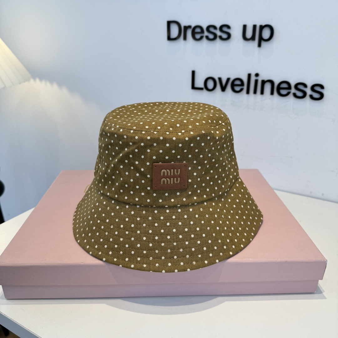 NO:865237,Miumiu original spring and summer new fisherman hat, genuine mold-making and custom-made, the original workmanship is meticulous and the quality is superb!  hat straw hat bucket hat baseball cap, hat, miumiu, espadrilles, hats19860909谬谬miumiu 原单春夏新款渔夫帽,正品开模订制,原版做工细致质量超赞！帽子草帽渔夫帽棒球帽,帽子,miumiu,espadrilles,hats,hat